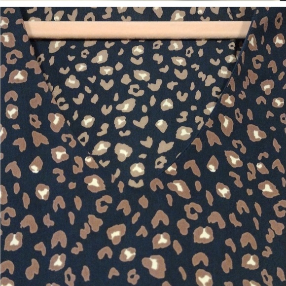 VICI Navy V-Neck Blouse Leopard Print size XS - Picture 9 of 9